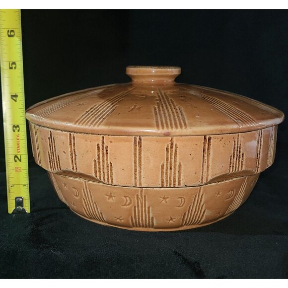 Watt Pottery Moon & Stars casserole, Dutch oven - Picture 9 of 10